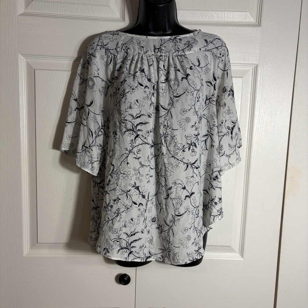 Ann Taylor LOFT Floral Shirt Women L White Blue Flutter Sleeve Gathered Yoke Top